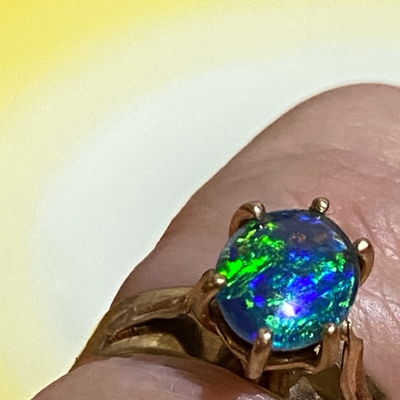 Opal Ring 70s Design 9ct Gold Thick Band - Picture 3 of 12